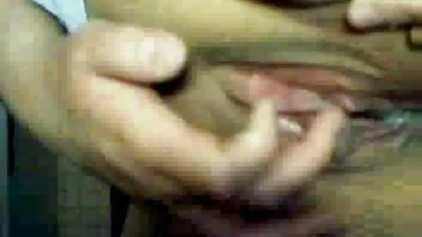 کالج کی گرل فرینڈز ایک دوسرے کے ساتھ کھیلتی ہیں اور کچھ کھلونے۔