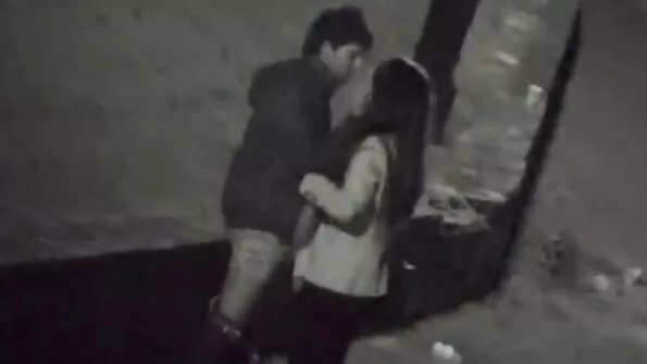 نٹالیہ اسپائس نے بو ٹائی کے ساتھ ایک سیکسی لباس پہنا اور جلد ہی کچھ بھی باقی نہیں رہ گیا۔