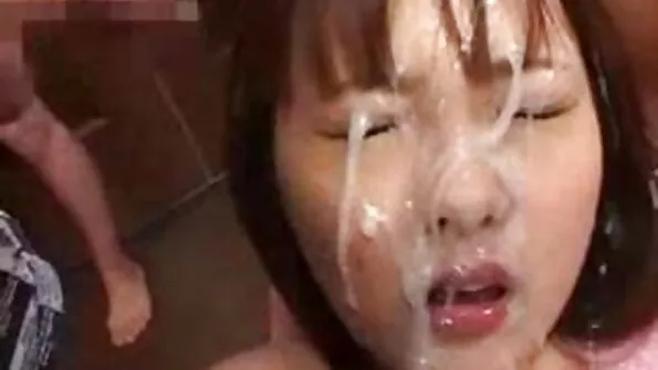 چھوٹا نوعمر Fuckable لولا انگلی اس کی تنگ بلی