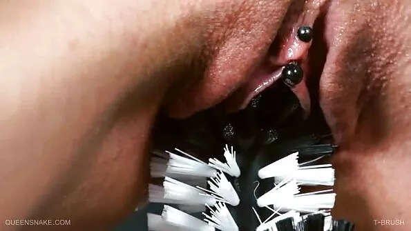 Spunky فرشتے: Zoe اپنی بلی پر ایک بڑا dildo کے ساتھ شہر جا رہی ہے۔ دیکھو جب وہ ڈلڈو کو اپنی تنگ بلی کے اندر اور باہر کام کر رہی ہے