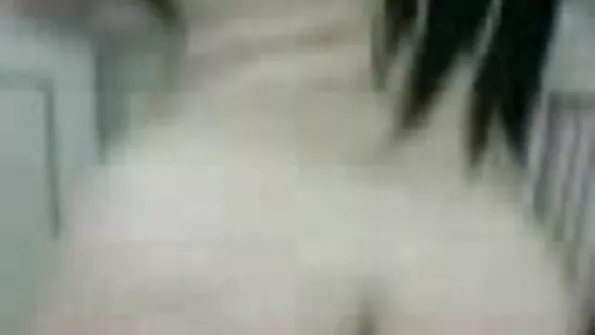 کیلی پیئرسن سفید چادروں میں