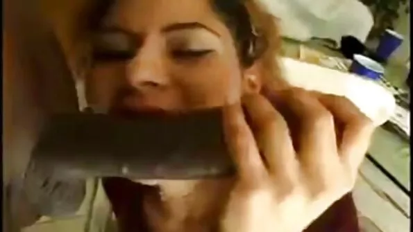 سیم کے نے جامنی رنگ کے سیکسی نائٹ ویئر دکھائے۔