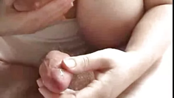 ایوا ٹیلر اور نٹالی منرو اپنی ہارڈ آن کا مطالعہ کر رہے ہیں۔