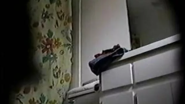 فرییا میڈیسن اپنی سیکسی کلیویج دکھا رہی ہیں۔