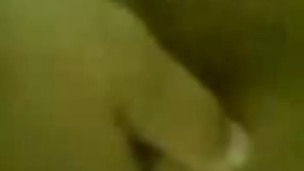 سمر سینٹ کلیئر بلیو باڈی سوٹ میں۔