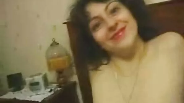 صوفیہ لتا ایک گرم بھاپ دیتا ہے
