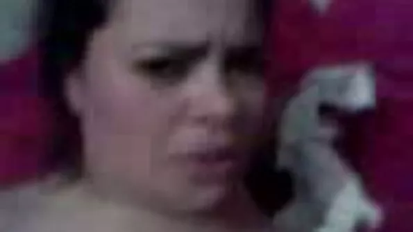 ترستی کارمین اپنے نیلے کھلونے پر سختی سے cums