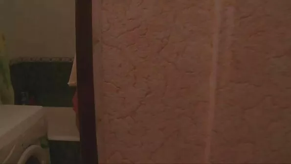 Busty جیسمین خود کو ایک blowjob کے لیے تیار کرتی ہے۔