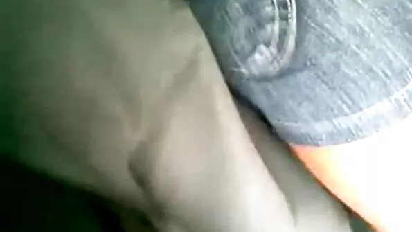 شانا لین نے ایک سخت لنڈ کو اپنی چست گانڈ میں فٹ کیا اور اسے سوار کیا۔