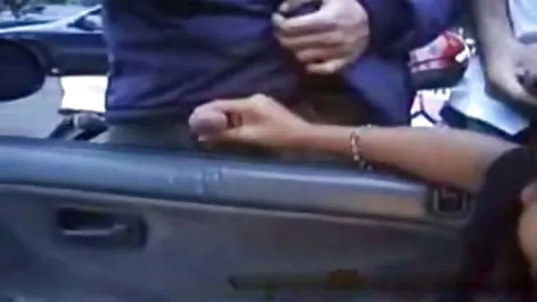 امبر ہان کو ایک سخت لنڈ کی ضرورت ہے۔