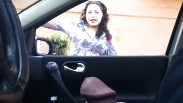 آؤ دیکھو جیسے خوبصورت سنہرے بالوں والی ایریکا فونٹس اپنی گرم بلی کو خوش کرنے کے لیے شاور ہیڈ اور اس کی باصلاحیت انگلیاں استعمال کرتی ہے۔