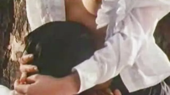 کارلوٹا شیمپین ننگی سفید چادر میں