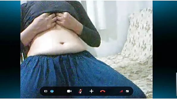 Dors Feline - دیکھیں جب یہ موٹی لڑکی اپنے بہت بڑے چھاتی اور اس کی چھیدی ہوئی بلی کو چھوتی ہے