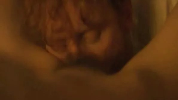 خوبصورت brunette Jenna اپنے نئے بھاری dildo کے ساتھ کھیل رہی ہے۔
